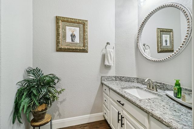 132 Fairway Dr, Floresville, TX 78114