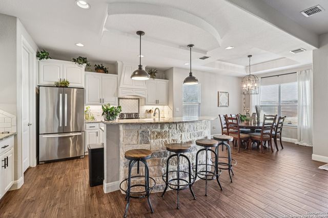 132 Fairway Dr, Floresville, TX 78114