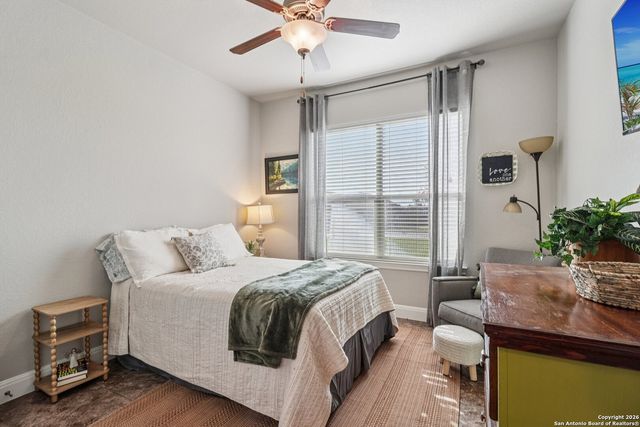 132 Fairway Dr, Floresville, TX 78114