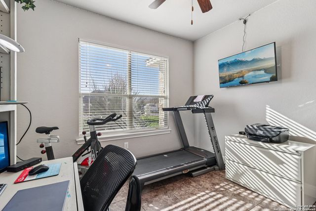 132 Fairway Dr, Floresville, TX 78114