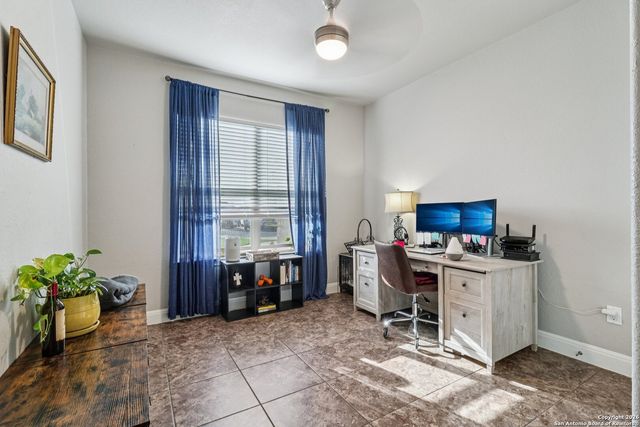 132 Fairway Dr, Floresville, TX 78114