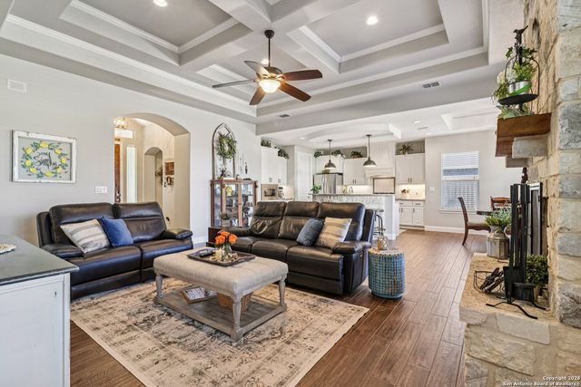 132 Fairway Dr, Floresville, TX 78114