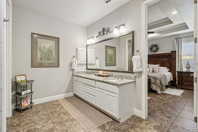 132 Fairway Dr, Floresville, TX 78114