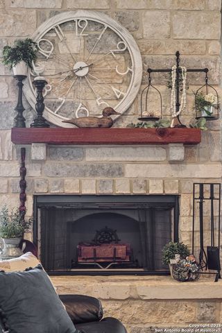 132 Fairway Dr, Floresville, TX 78114