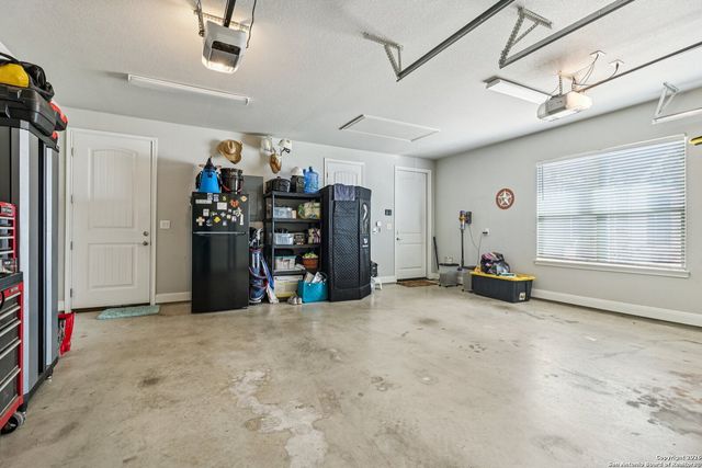 132 Fairway Dr, Floresville, TX 78114