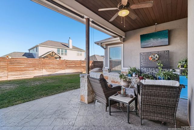 132 Fairway Dr, Floresville, TX 78114