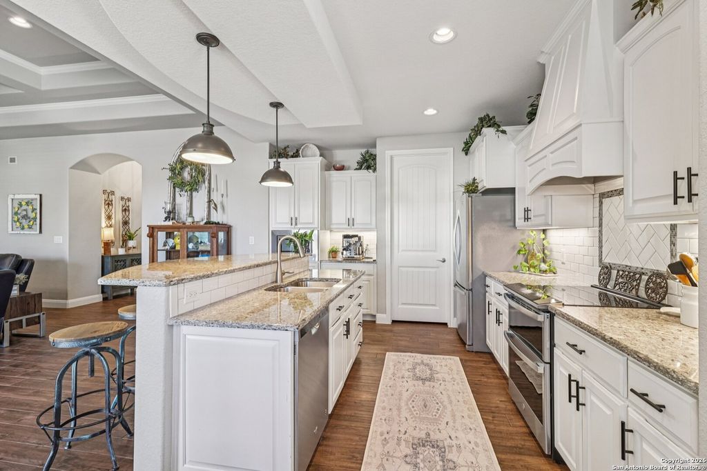 132 Fairway Dr, Floresville, TX 78114