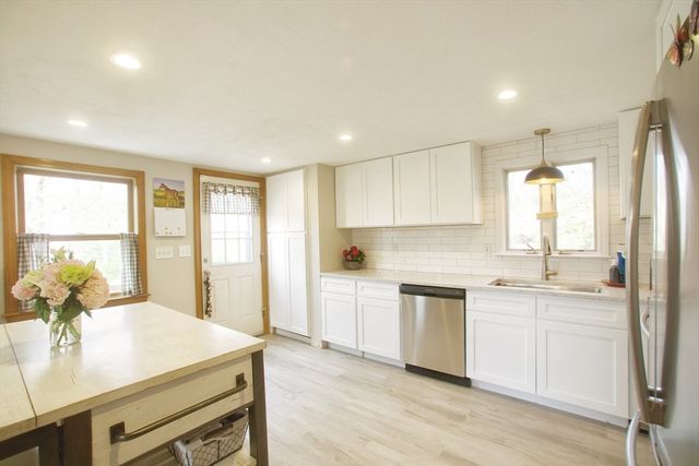 11 Ellisville Drive, Plymouth, MA 02360