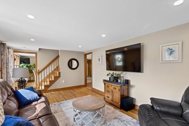 11 Ellisville Drive, Plymouth, MA 02360