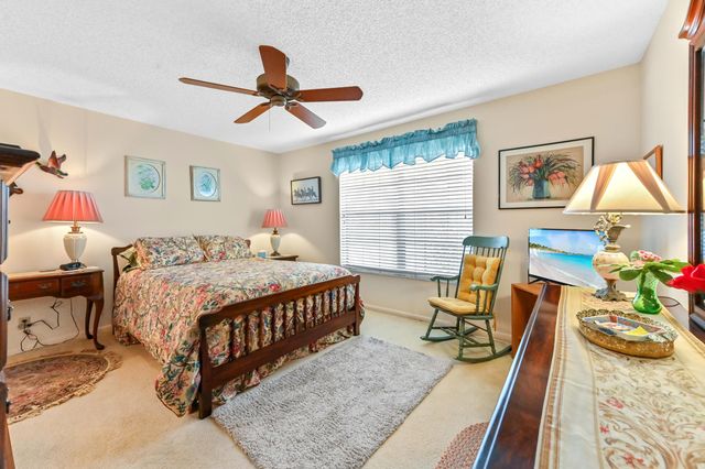 3385 Jog Park Drive, Greenacres, FL 33467