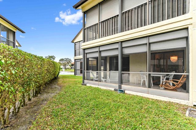 3385 Jog Park Drive, Greenacres, FL 33467