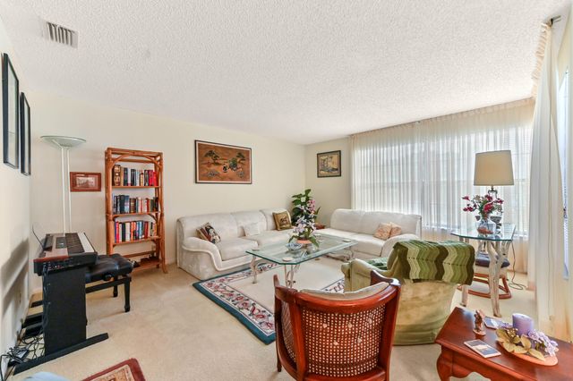 3385 Jog Park Drive, Greenacres, FL 33467