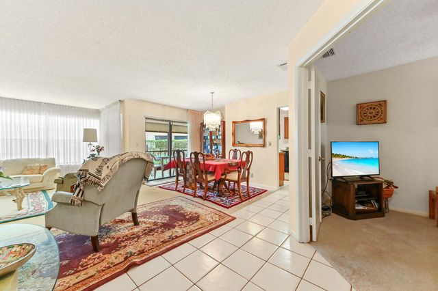 3385 Jog Park Drive, Greenacres, FL 33467