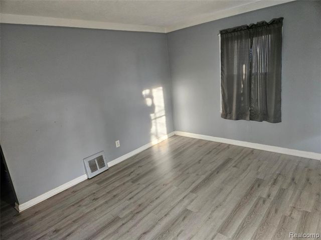 22161 Tuscany Avenue, Eastpointe, MI 48021