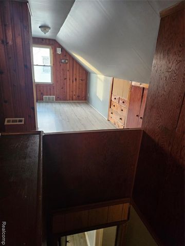 22161 Tuscany Avenue, Eastpointe, MI 48021