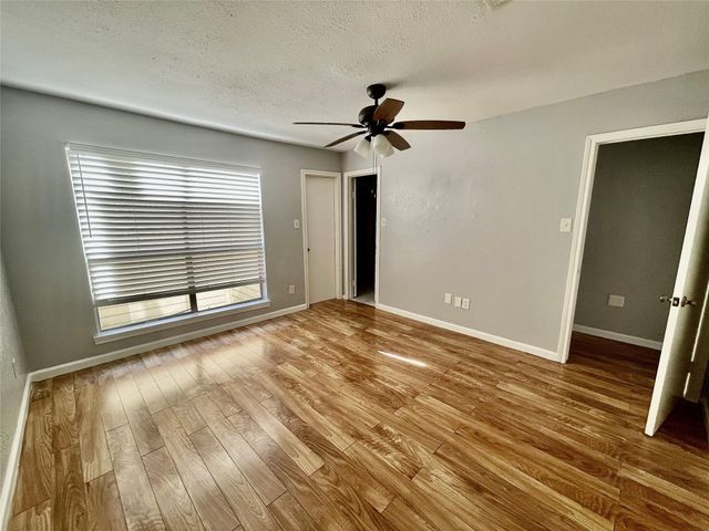 2019 Place Rebecca Lane G4, Houston, TX 77090