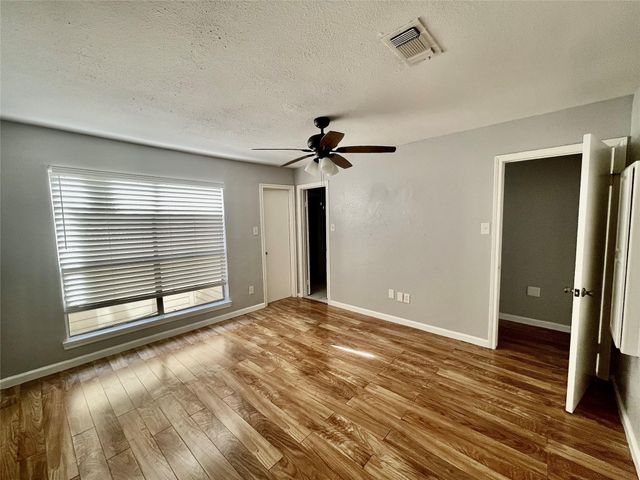 2019 Place Rebecca Lane G4, Houston, TX 77090