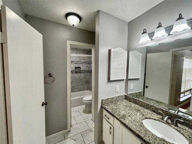 2019 Place Rebecca Lane G4, Houston, TX 77090