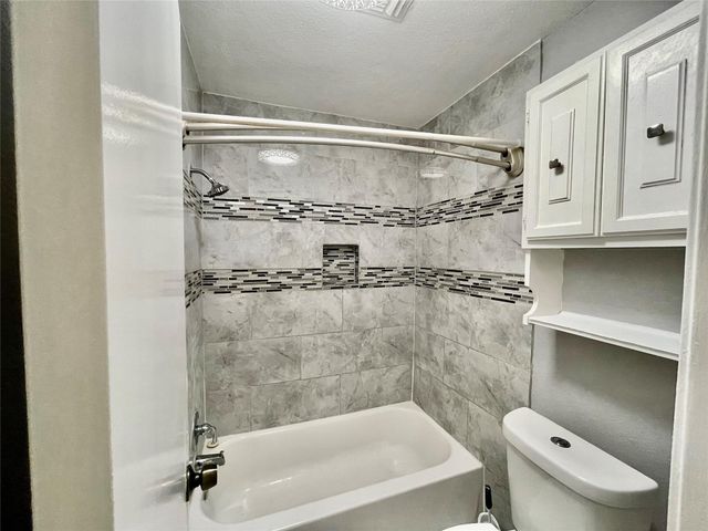 2019 Place Rebecca Lane G4, Houston, TX 77090