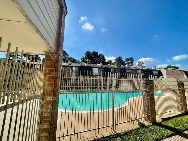 2019 Place Rebecca Lane G4, Houston, TX 77090