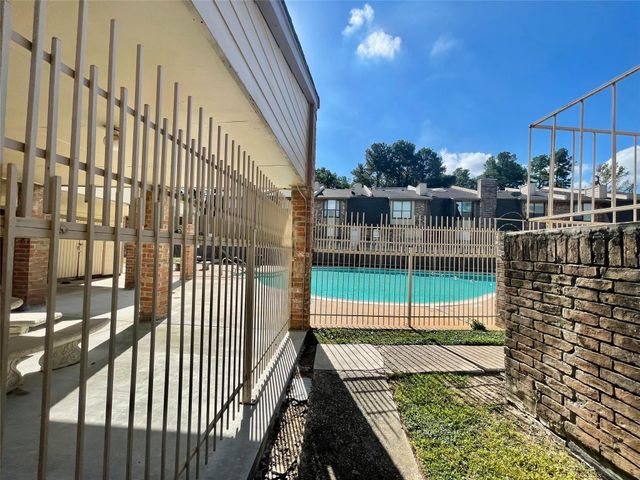 2019 Place Rebecca Lane G4, Houston, TX 77090