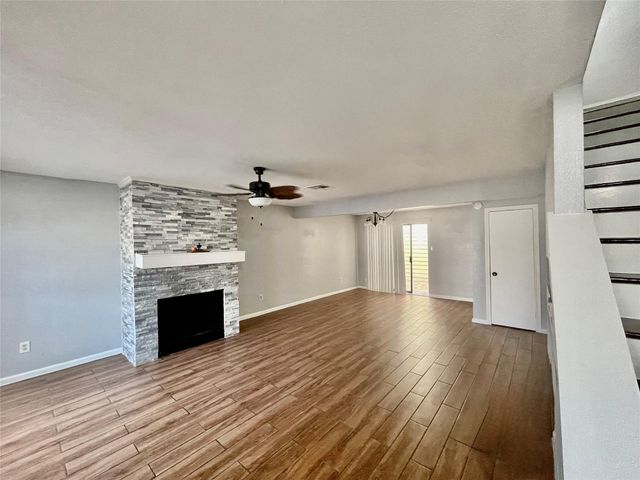 2019 Place Rebecca Lane G4, Houston, TX 77090
