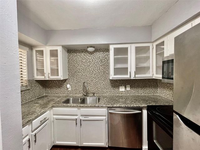 2019 Place Rebecca Lane G4, Houston, TX 77090
