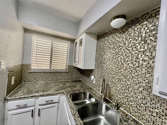 2019 Place Rebecca Lane G4, Houston, TX 77090