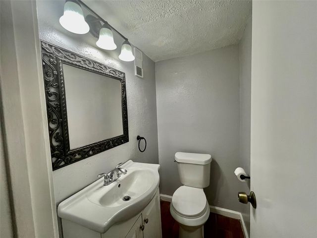 2019 Place Rebecca Lane G4, Houston, TX 77090