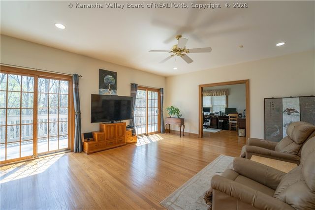 105 East Ridge Road, Charleston, WV 25314