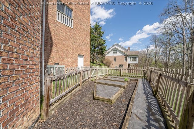 105 East Ridge Road, Charleston, WV 25314