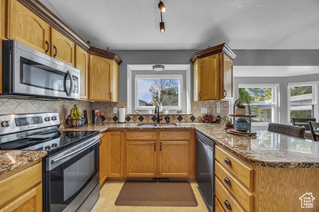 5419 S 4125 W, Roy, UT 84067