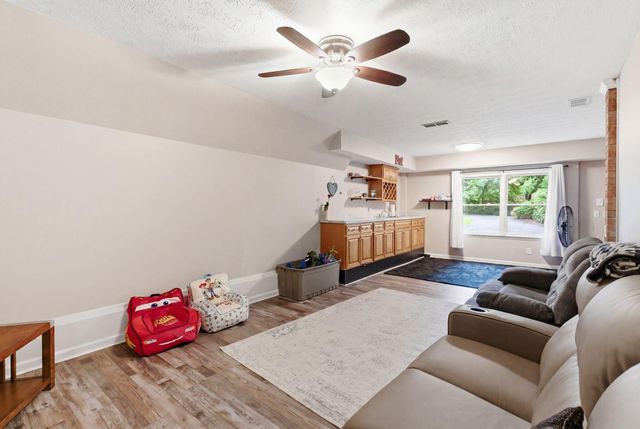 601 S Dogwood Drive, Berea, KY 40403