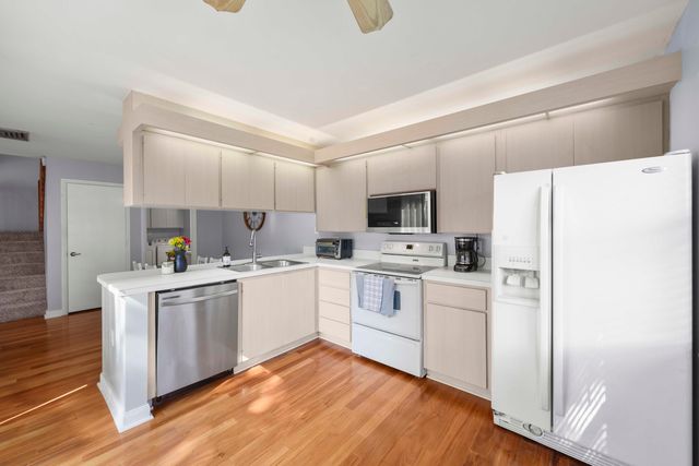 31 Clinton Court B, Royal Palm Beach, FL 33411