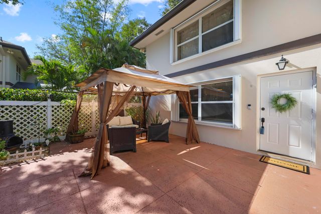 31 Clinton Court B, Royal Palm Beach, FL 33411