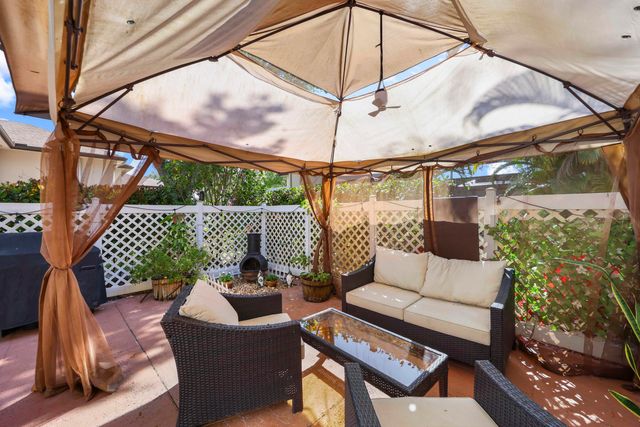 31 Clinton Court B, Royal Palm Beach, FL 33411