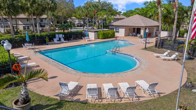 31 Clinton Court B, Royal Palm Beach, FL 33411