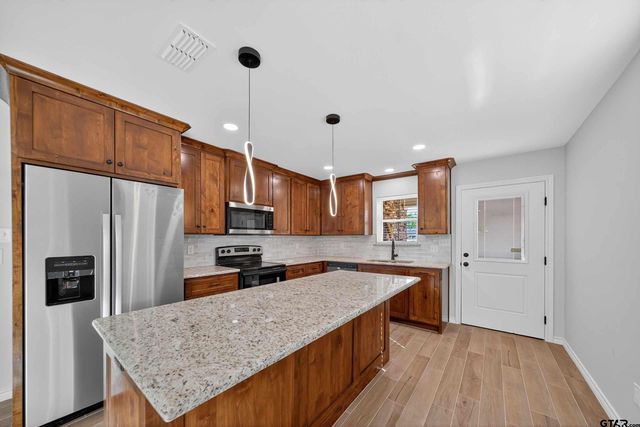 926 S Academy Ave, Tyler, TX 75701