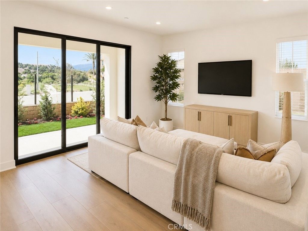 Image 5 of property listing at 22061 Manarola Way, Walnut, CA 91789