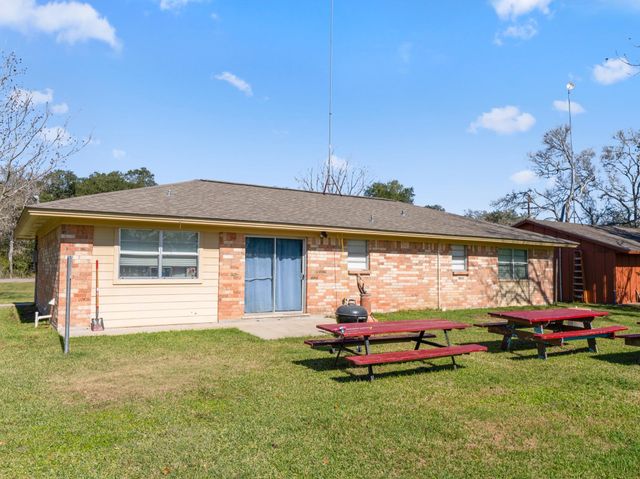 579 County Road 239, Bay City, TX 77414