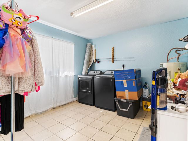 579 County Road 239, Bay City, TX 77414