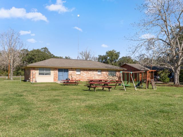 579 County Road 239, Bay City, TX 77414