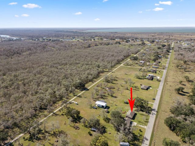 579 County Road 239, Bay City, TX 77414