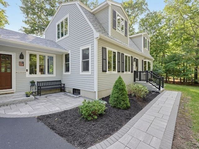 209 Highland St, Stoughton, MA 02072