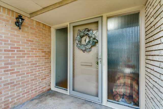 1617 W Womer Dr, Wichita, KS 67230
