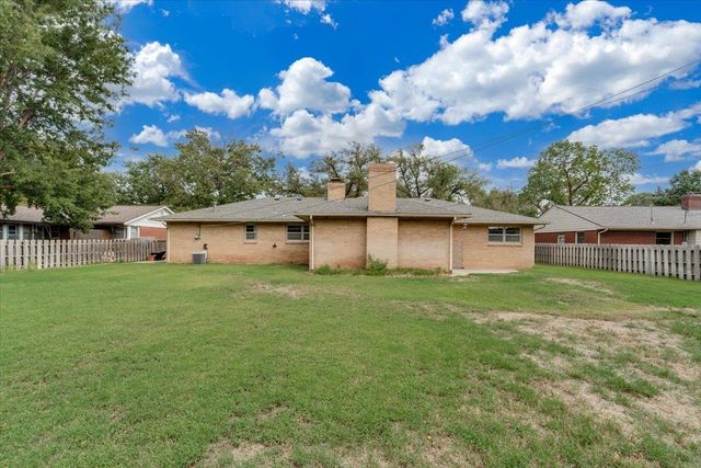 1617 W Womer Dr, Wichita, KS 67230