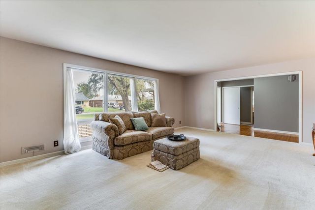 1617 W Womer Dr, Wichita, KS 67230