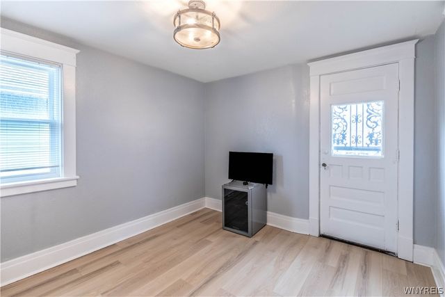 9 Hamlin Road, Buffalo, NY 14208