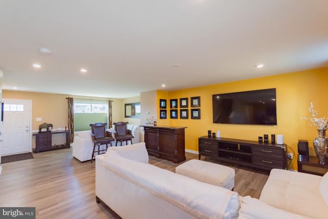 236 SURPLUS RD, Inwood, WV 25428