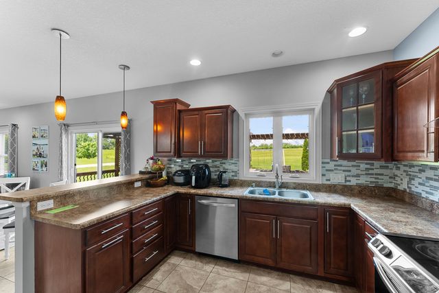 6104 Fillmore Street, Davenport, IA 52806